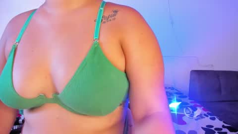 maralinette22 online show from December 25, 2024, 5:58 pm