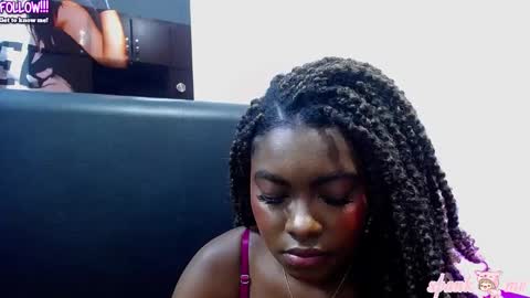 MARCELA  online show from November 4, 2025, 9:25 pm