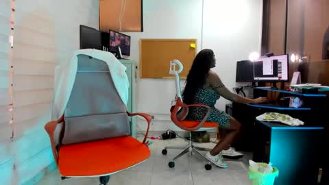 Snapshot of mareiaa chatting on May 9, 2026, 7:41 pm Mareia online show from May 9, 2026, 7:41 pm