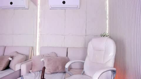 Marelyn online show from April 15, 2026, 11:39 am