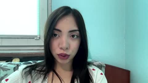 Mia online show from April 22, 2026, 8:50 am