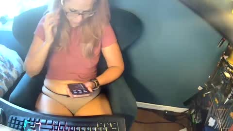 Elle online show from September 17, 2025, 12:51 pm