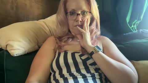 Elle online show from March 21, 2026, 4:21 pm