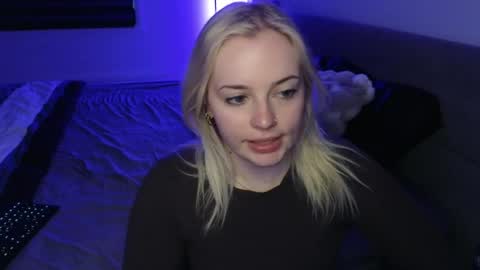 margot_robbie7 online show from April 27, 2026, 12:08 am