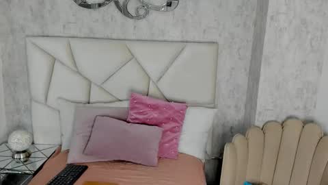 Snapshot of maria_09_ chatting on February 4, 2026, 10:32 am Maria online show from February 4, 2026, 10:32 am