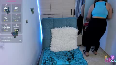 Maria camila online show from March 11, 2026, 10:38 pm