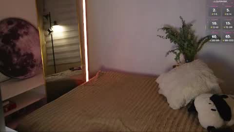 Snapshot of maria_petit chatting on May 10, 2026, 1:22 am M. online show from May 10, 2026, 1:22 am