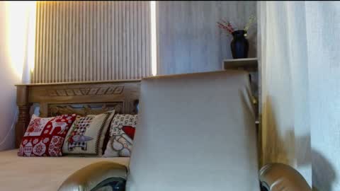 mariaa_antonia1 online show from November 20, 2025, 6:40 pm