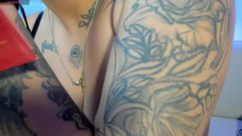 MARIA HERRERA  online show from April 18, 2026, 8:42 pm