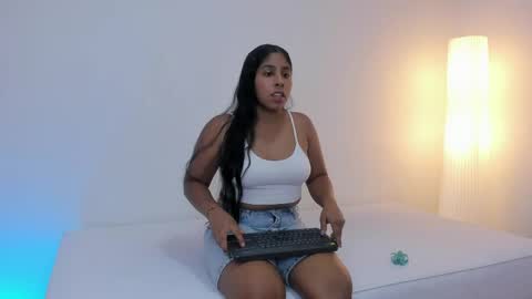 mariajose_sanchez online show from April 21, 2026, 11:27 am
