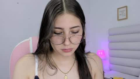 Snapshot of mariam_scott18 chatting on December 23, 2024, 1:18 am Mariam online show from December 23, 2024, 1:18 am