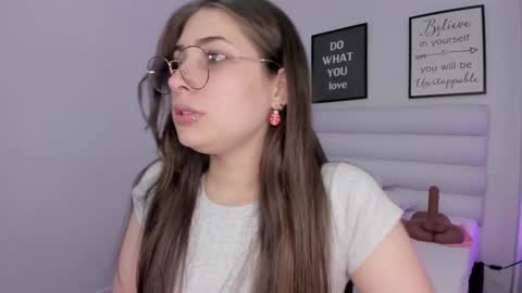 Snapshot of mariam_scott18 chatting on December 30, 2024, 1:04 am Mariam online show from December 30, 2024, 1:04 am