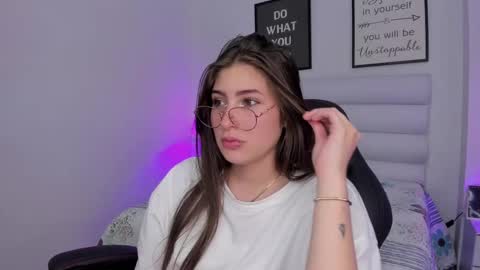 Snapshot of mariam_scott18 chatting on March 4, 2025, 8:05 pm Mariam online show from March 4, 2025, 8:05 pm