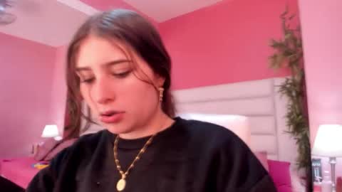 Snapshot of mariam_scott18 chatting on September 30, 2025, 3:00 am Mariam online show from September 30, 2025, 3:00 am