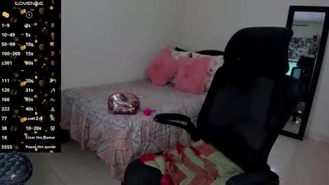   Mariam Castiblanco online show from February 1, 2025, 3:19 am