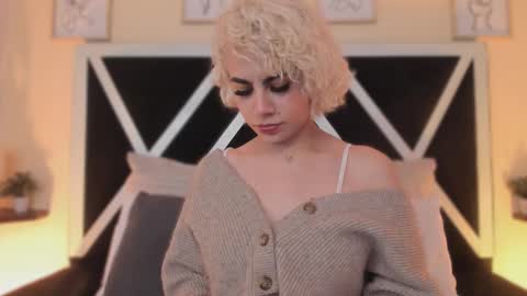 Marian online show from December 5, 2025, 2:42 am