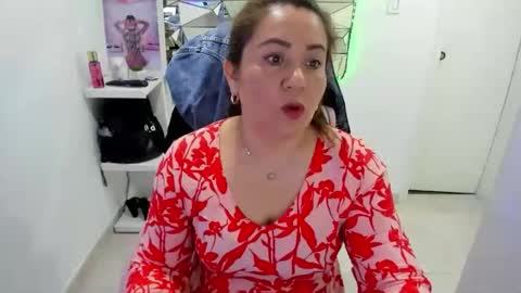 Snapshot of mariana01_m chatting on May 7, 2026, 12:43 pm mariana01_m online show from May 7, 2026, 12:43 pm
