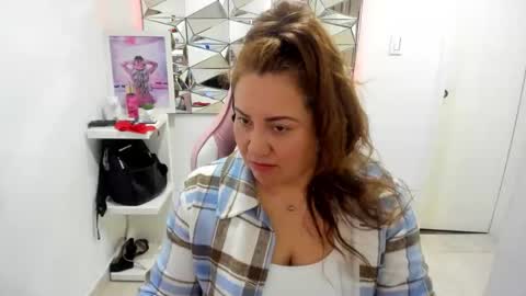 Snapshot of mariana01_m chatting on May 23, 2026, 11:25 am mariana01_m online show from May 23, 2026, 11:25 am