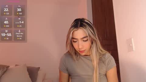 Mariana online show from October 14, 2025, 7:36 pm