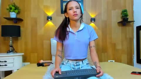 Mariana Angel online show from February 9, 2025, 2:29 pm