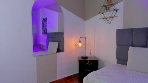 Mariana online show from December 9, 2024, 10:52 pm