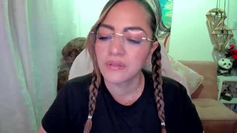 Mariana Lopez online show from October 5, 2025, 1:04 am