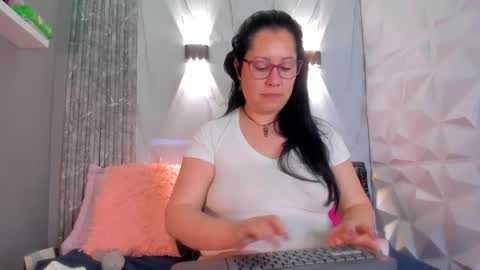 marianasmitt online show from December 1, 2025, 12:04 am