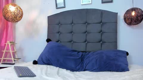 Mariana Vargas online show from December 3, 2024, 5:45 pm