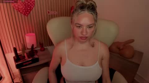 Marian Love  online show from February 16, 2025, 5:04 pm