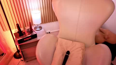 Marian Love  online show from September 28, 2025, 11:04 am