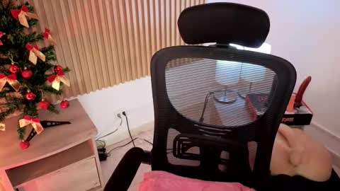 Marian Love  online show from January 5, 2026, 5:27 pm