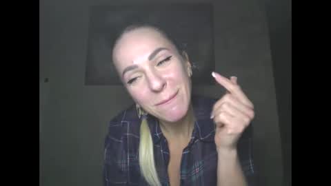 Snapshot of marianna1977 chatting on January 15, 2026, 6:44 pm marianna1977 online show from January 15, 2026, 6:44 pm