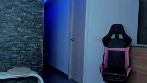 M A R I A N E online show from February 13, 2025, 6:41 am