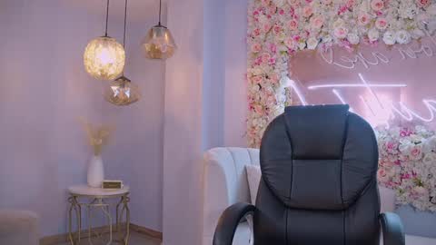 Marianne  online show from December 17, 2024, 9:16 pm