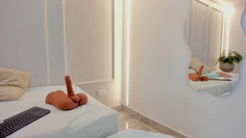 Maria Pettit online show from December 29, 2024, 12:23 pm