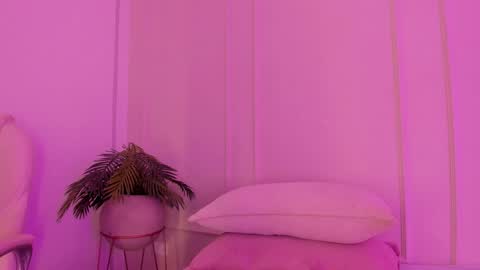 Maria Pettit online show from February 7, 2025, 12:17 pm