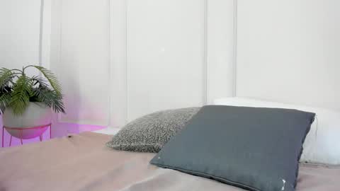 Maria Pettit online show from November 29, 2025, 11:35 am