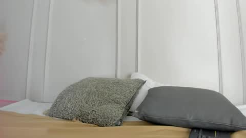 Maria Pettit online show from April 21, 2026, 12:44 pm