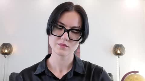 Marie Fitch online show from April 17, 2026, 3:53 am