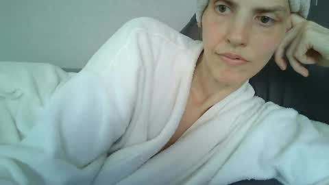 Snapshot of mariejojo chatting on July 2, 2026, 1:39 pm Mariejojo online show from July 2, 2026, 1:39 pm