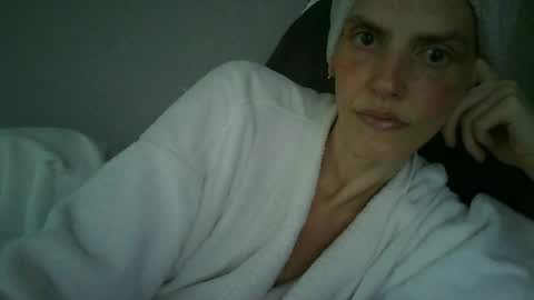 Snapshot of mariejojo chatting on July 4, 2026, 9:43 pm Mariejojo online show from July 4, 2026, 9:43 pm