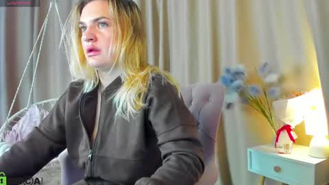 Mariel online show from April 20, 2026, 1:19 am