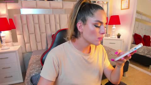 mariiahneedles online show from February 4, 2025, 3:44 am