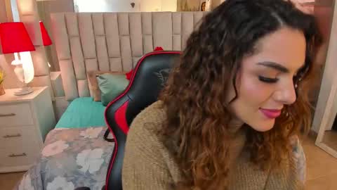 mariiahneedles online show from October 11, 2025, 12:32 am