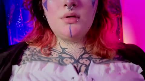 mariiana_velezz online show from May 4, 2026, 9:33 pm
