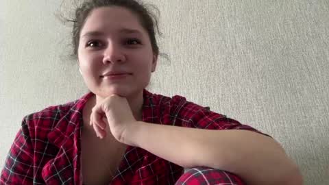Emmie online show from May 4, 2026, 12:28 am