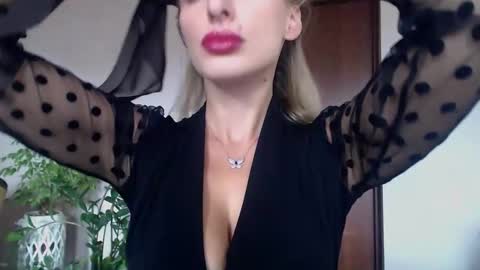 MarilynDevilish online show from October 16, 2025, 7:31 am