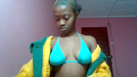 Snapshot of marinagold69 chatting on July 6, 2026, 8:11 am marinagold69 online show from July 6, 2026, 8:11 am