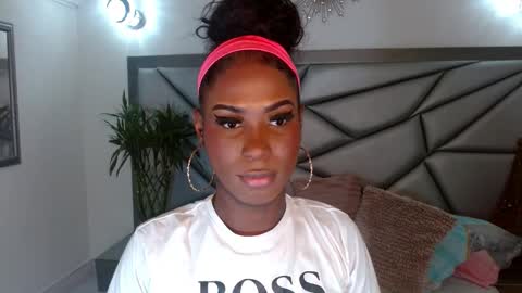 Nathaly online show from November 19, 2025, 2:06 pm