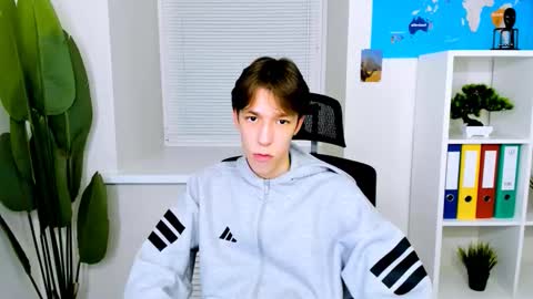 Mark online show from October 8, 2025, 3:42 pm